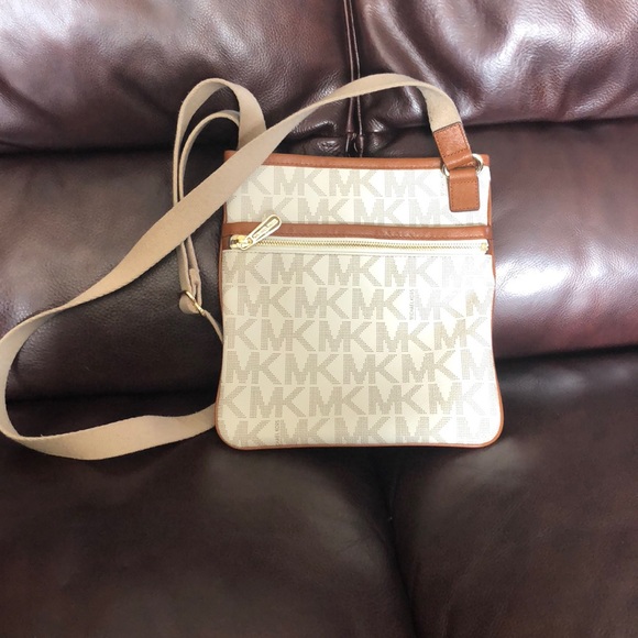 Michael Kors Cross Bag ***4th of July Sale*** - Picture 2 of 2